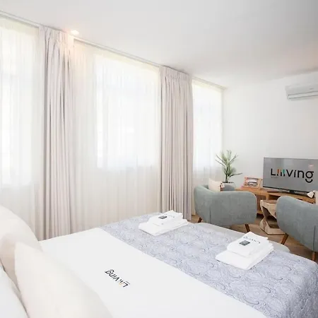 Liiiving In - Urban Art Apartment