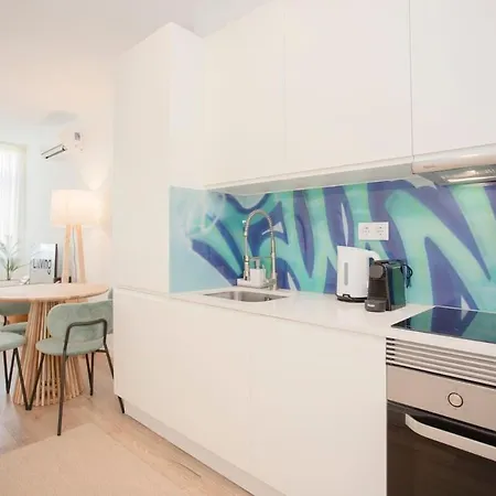 Apartment Liiiving In - Urban Art *