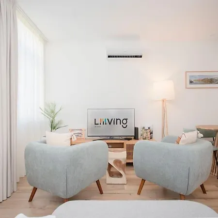 Apartment Liiiving In - Urban Art *